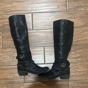 Women’s not rated brand boots size 8.5